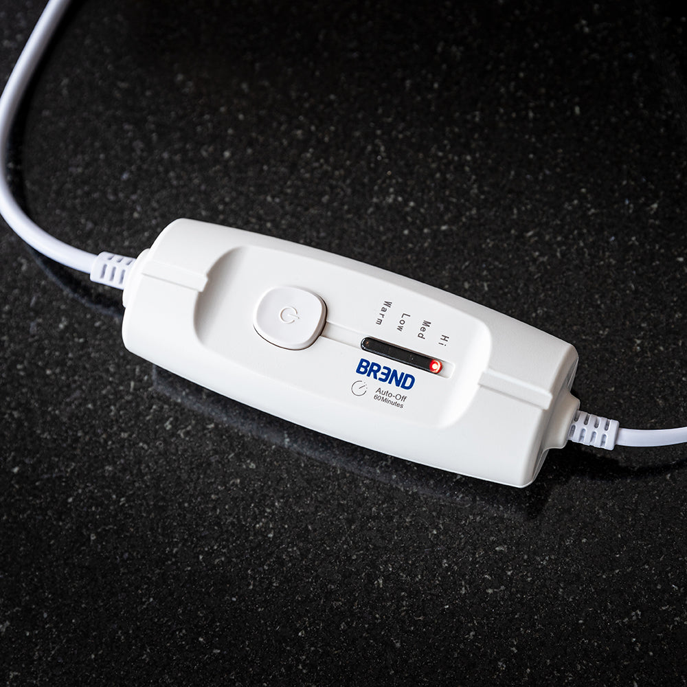 Witte bedieningsschakelaar van de bordenwarmer met BREND-logo en temperatuurstanden