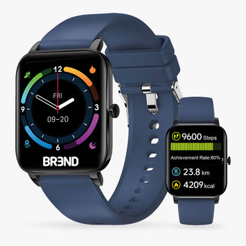 Montre connectée BREND à bracelet bleu foncé, vue de face avec cadran et un second écran avec podomètre