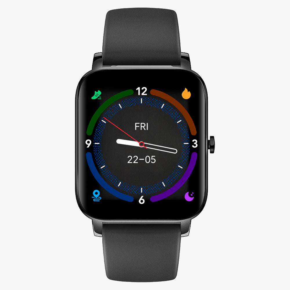 Vooraanzicht van de zwarte smartwatch met kleurrijke analoge wijzerplaat