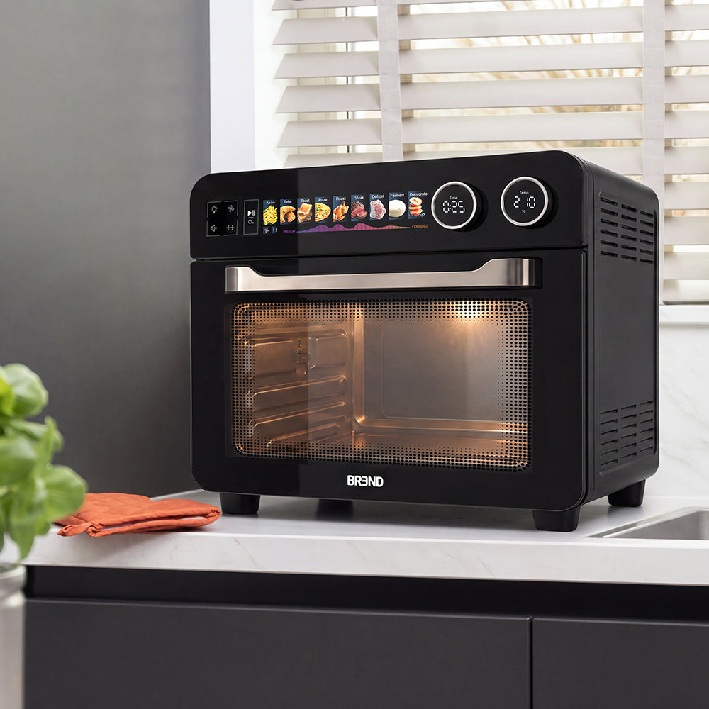 Combi Airfryer Oven op een wit aanrecht in de keuken