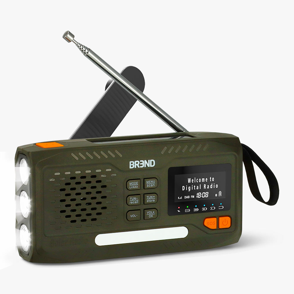 Legergroene BREND noodradio met uitgeschoven antenne, zwengel, zaklamp en display