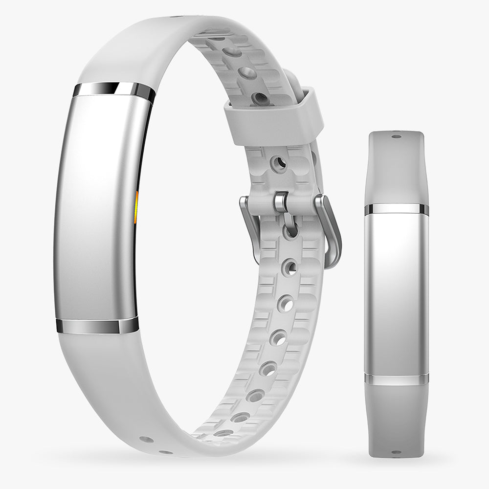 Lichtgrijze activity tracker met zilverkleurige behuizing, naast een los lichtgrijs bandje