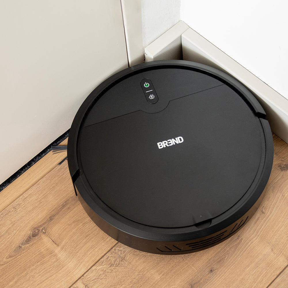 Robotstofzuiger reinigt de hoek van de kamer