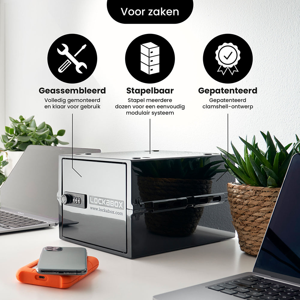 Lockabox One op een bureau voor zakelijk gebruik: gemonteerd geleverd, stapelbaar en gepatenteerd