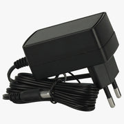 Zwarte netadapter met snoer voor de robotstofzuiger